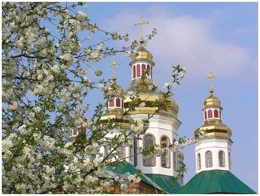 21 апреля праздник православный. С воскресным днём православные. Цветы в храме. Воскресного утра Церковь. Воскресный день в храме.