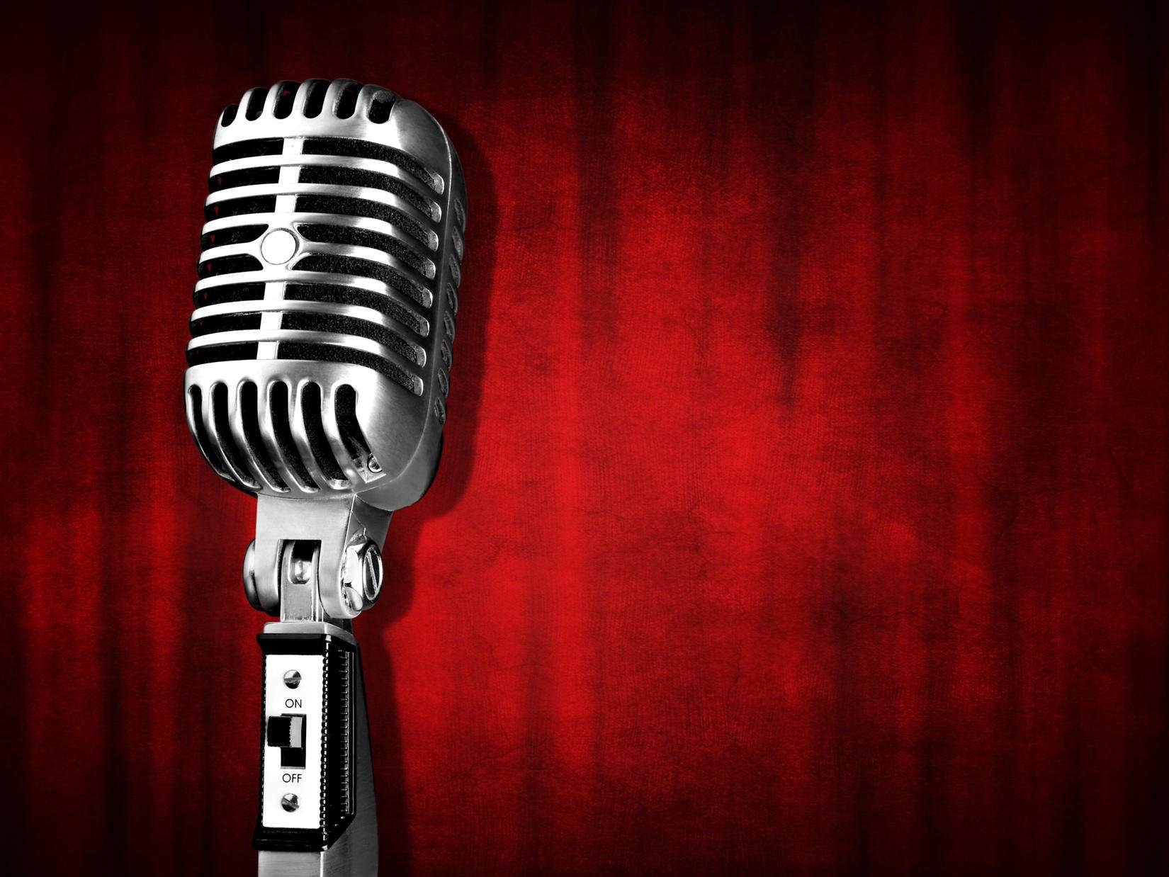 Comedy stand. Стендап. Стендап камеди. Микрофон стендап. Красный микрофон.