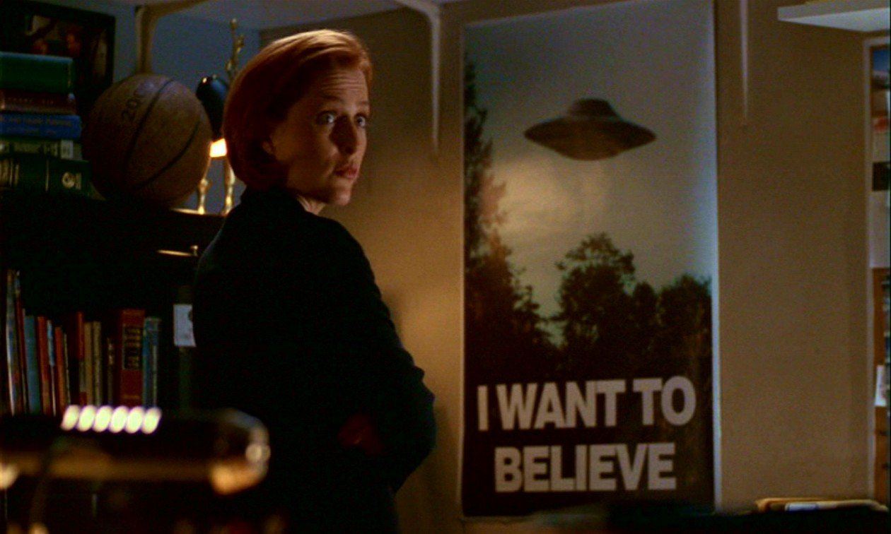 I want russia. Плакат секретные материалы i want to believe. Секретные материалы i want to believe у Малдера. Фокс Малдер i want to believe. I want to believe Постер Малдера.