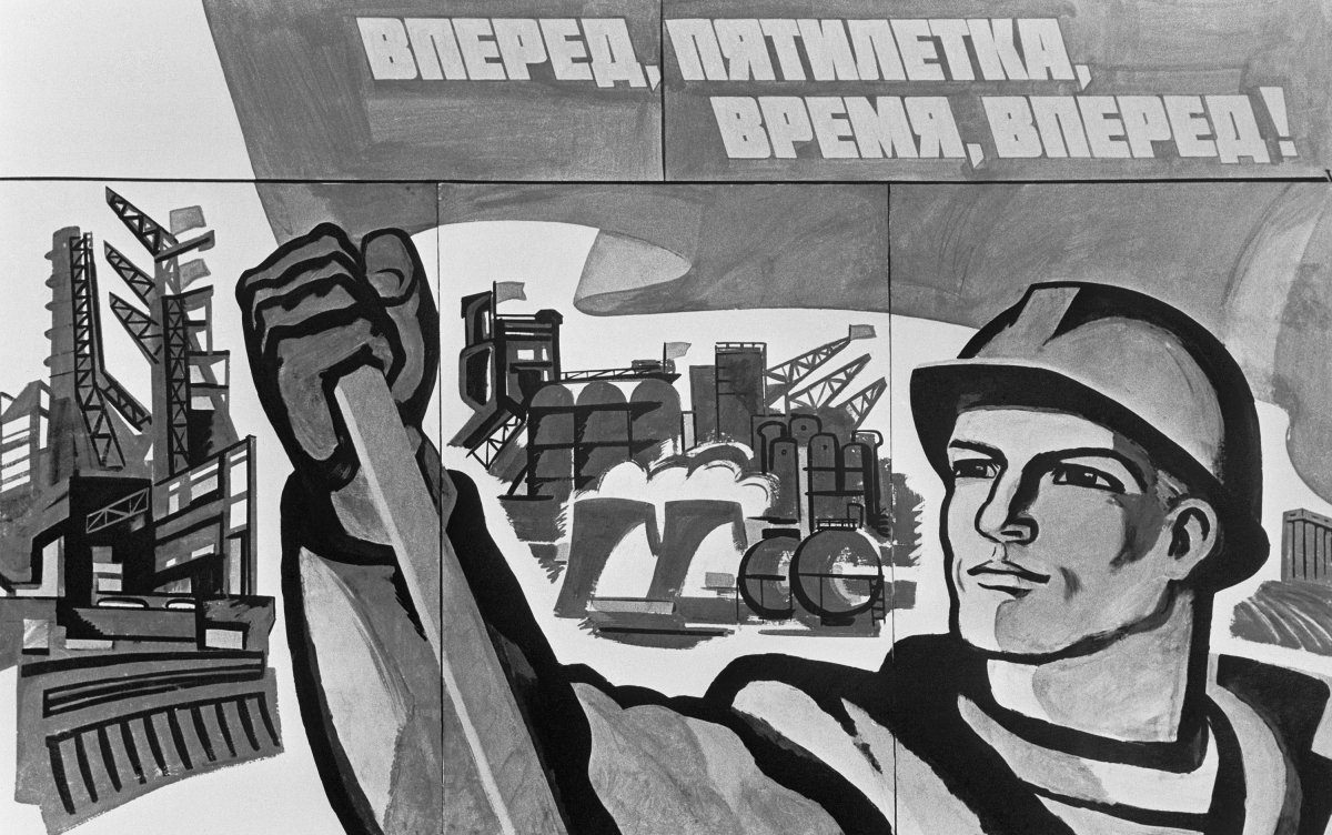 Лозунг 30 годов. Советский плакат пятилетка за три года. Пятая пятилетка 1951-1955. Пятая пятилетка 1951 1955 плакаты. 12 Пятилетка плакаты.