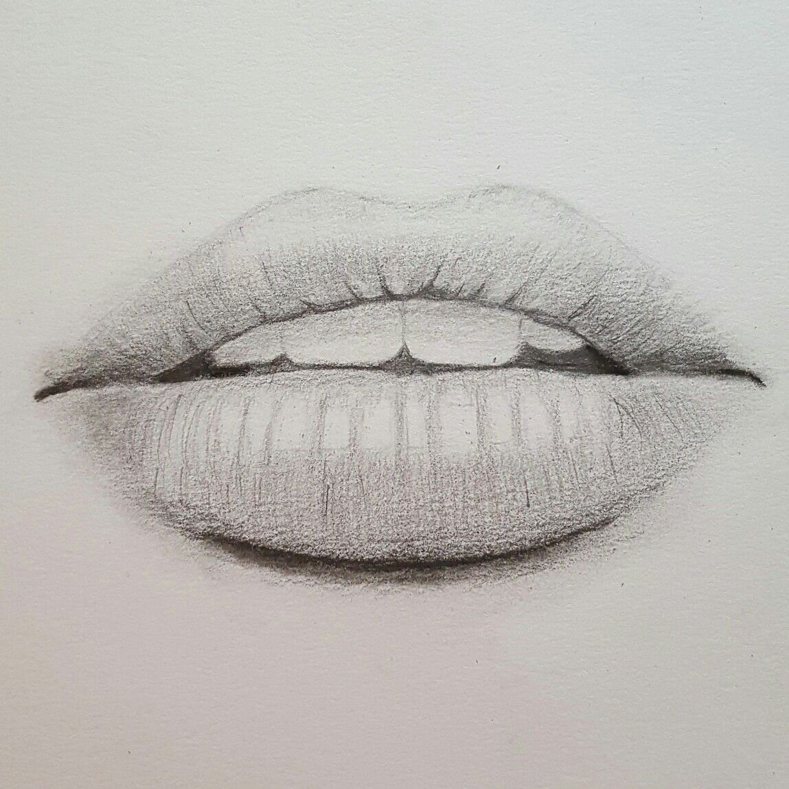 Карандаш для губ. Красивые губы карандашом. Картинки для срисовки губы. Губы для срисовки карандашом. Губы карандашом легко